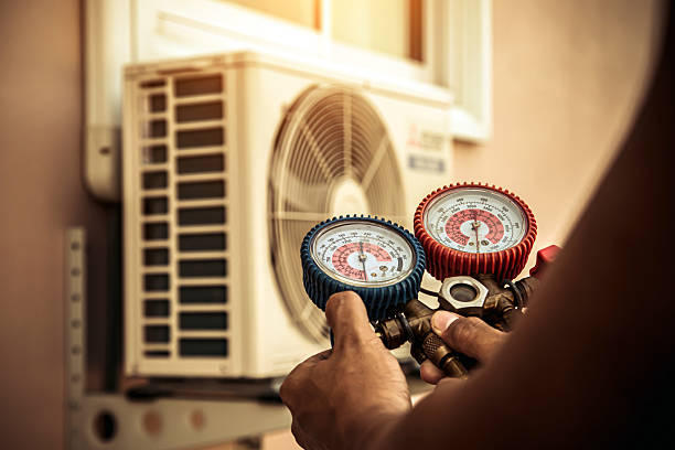 Professional Hvac technician working in West Hempstead, NY